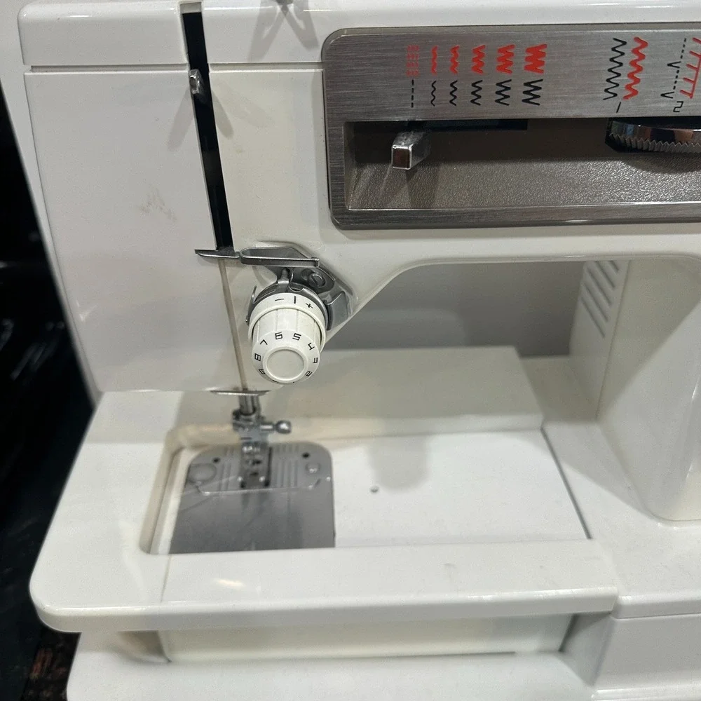 VINTAGE Singer 6110 Sewing Machine White Free Arm Zigzag Stitches Italy Made